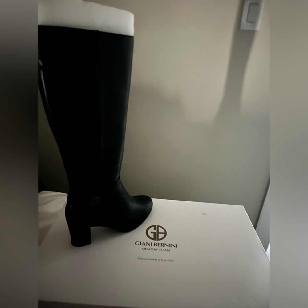 New GIANI BERNINI Memory Foam boots
